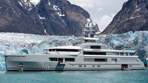 Heli Ski From A Superyacht: The Ultimate Luxury Heli-skiing Experience